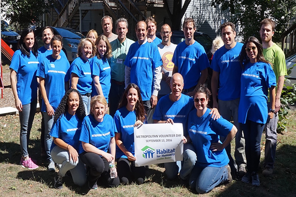 habitat for humanity metropolitan cabinet team volunteers