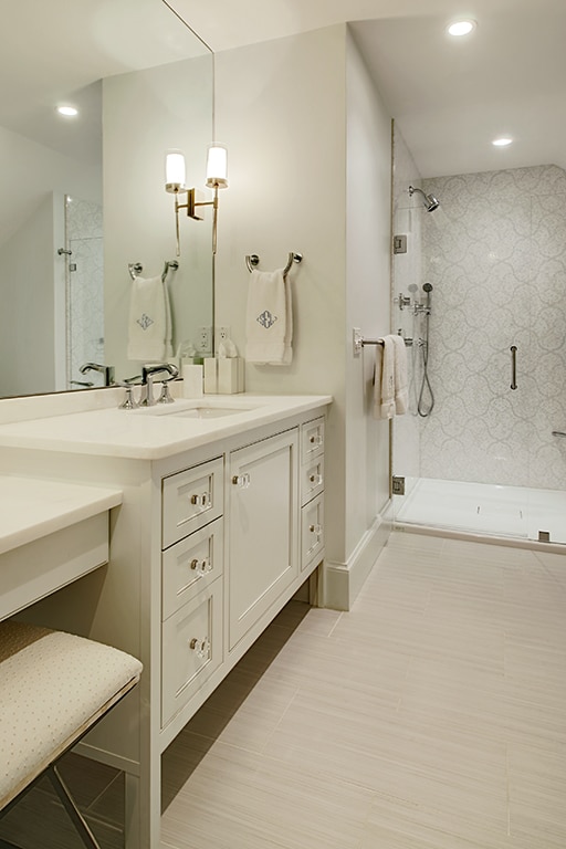 White w built in vanity bathroom